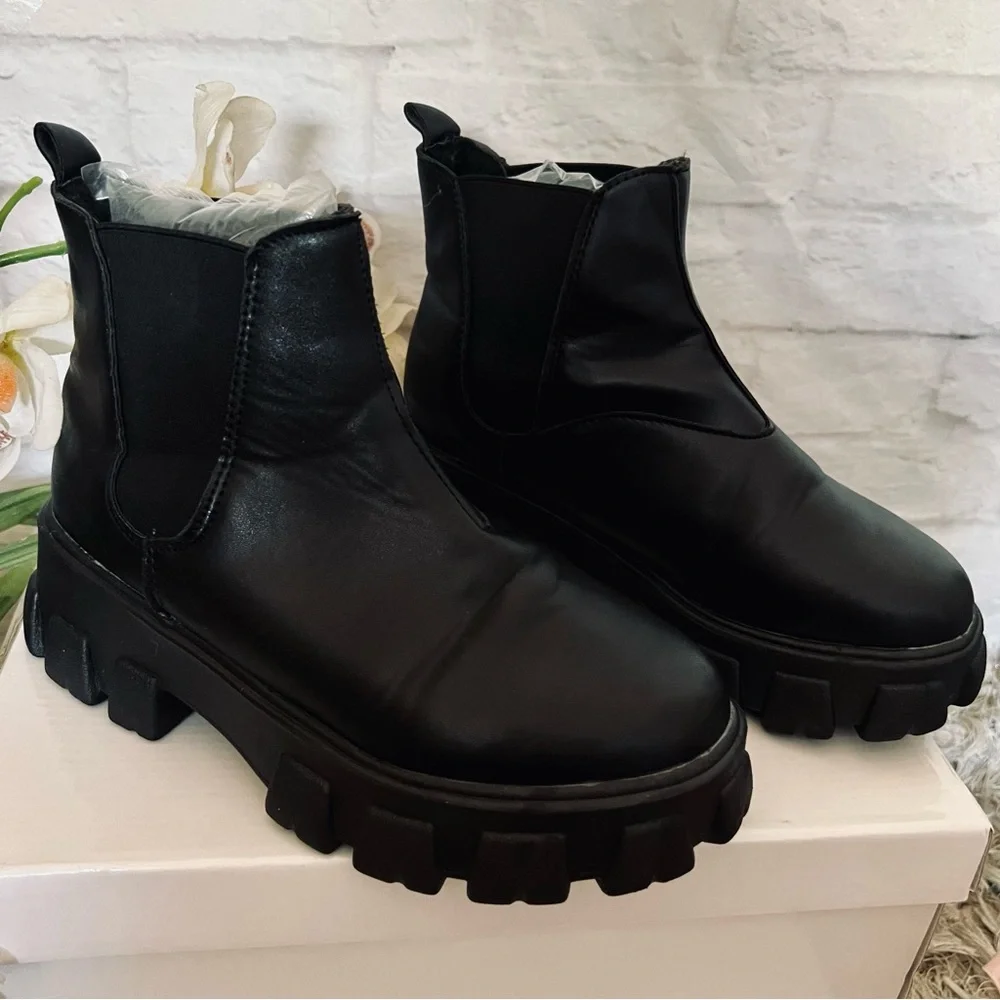 Lug Sole Boots - Picture 3 of 9